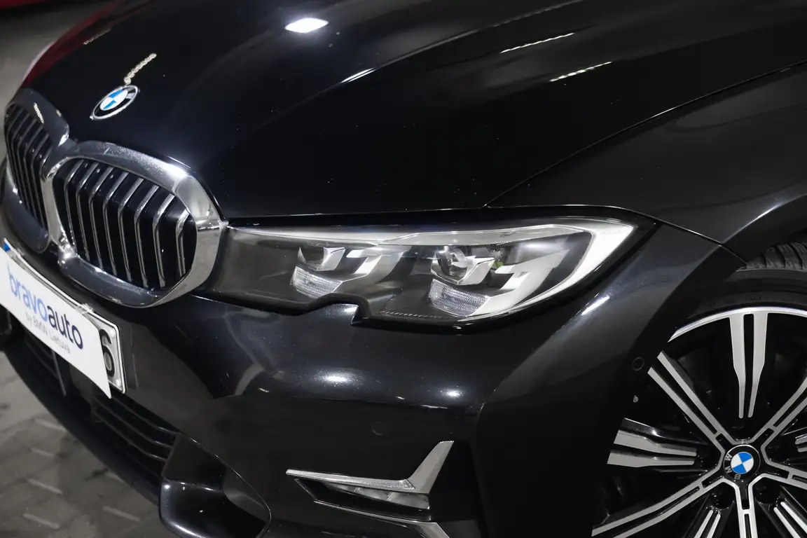 BMW 3 SERIES