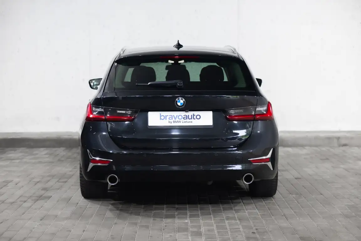 BMW 3 SERIES