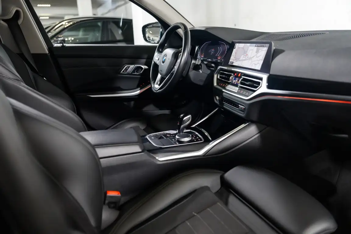 BMW 3 SERIES