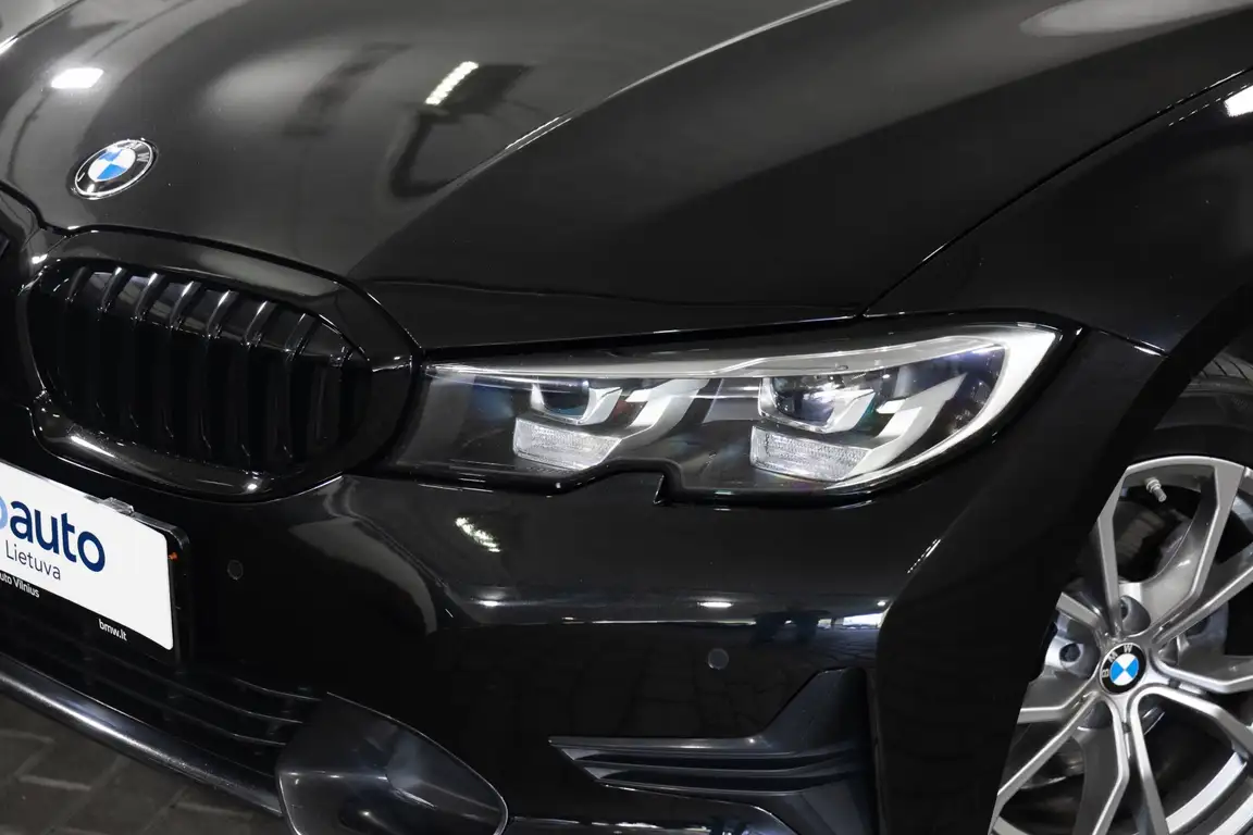 BMW 3 SERIES