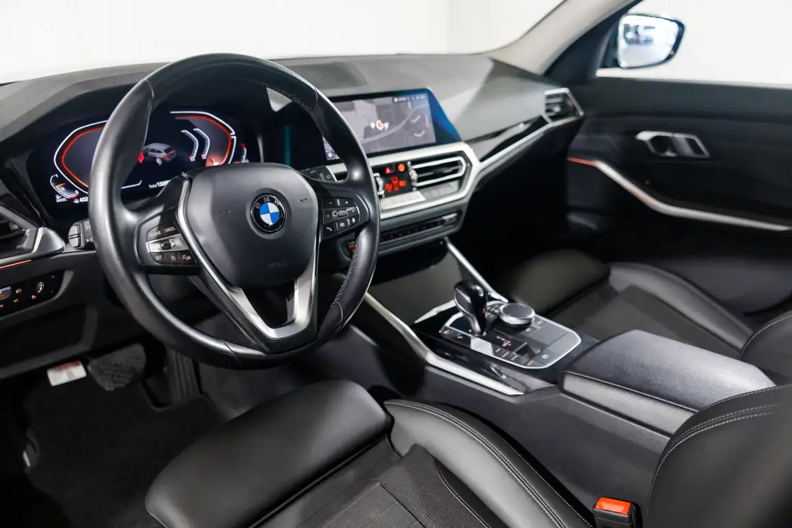 BMW 3 SERIES