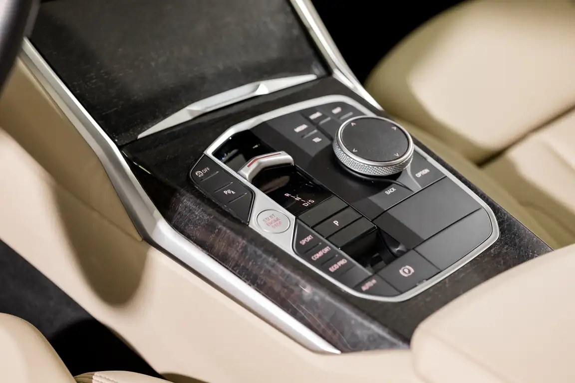 BMW 3 SERIES
