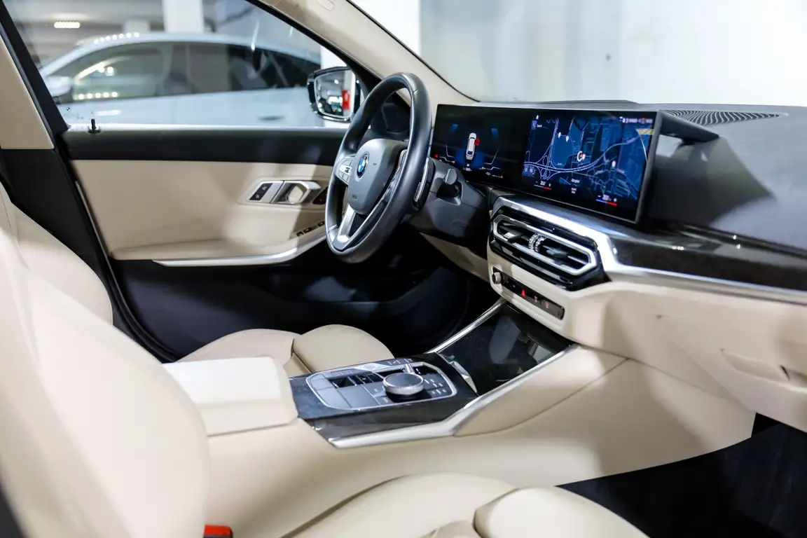 BMW 3 SERIES