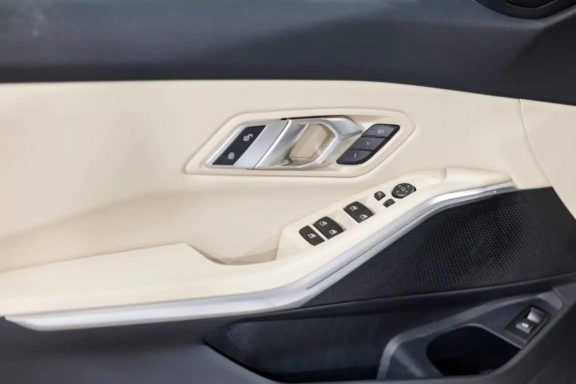 BMW 3 SERIES
