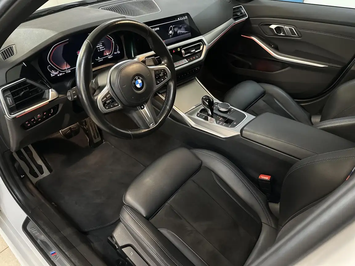 BMW 3 SERIES