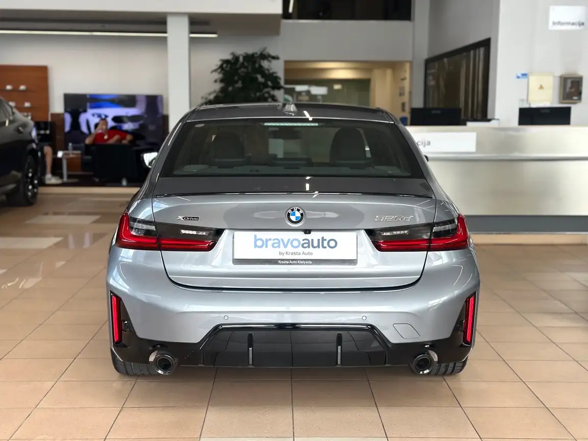 BMW 3 SERIES