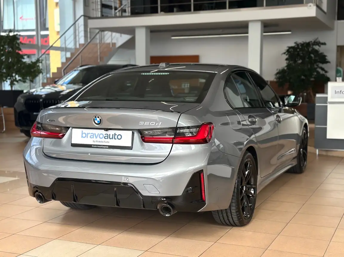 BMW 3 SERIES