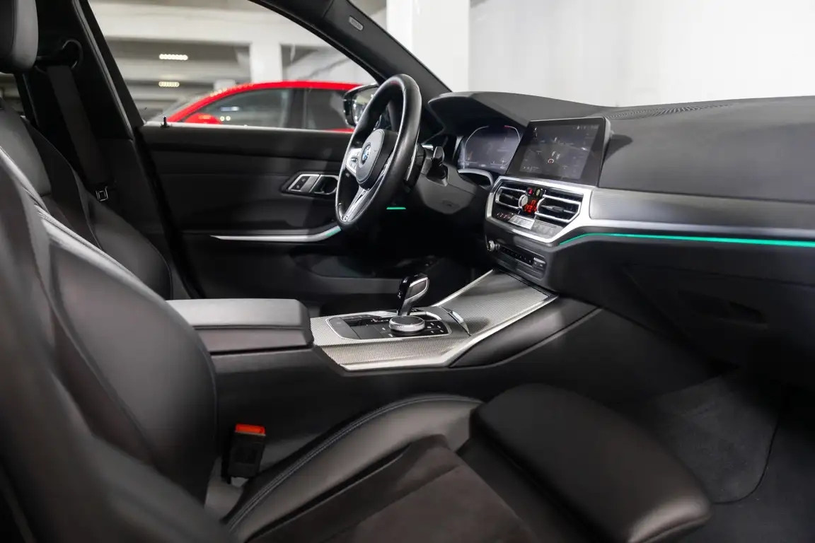 BMW 3 SERIES