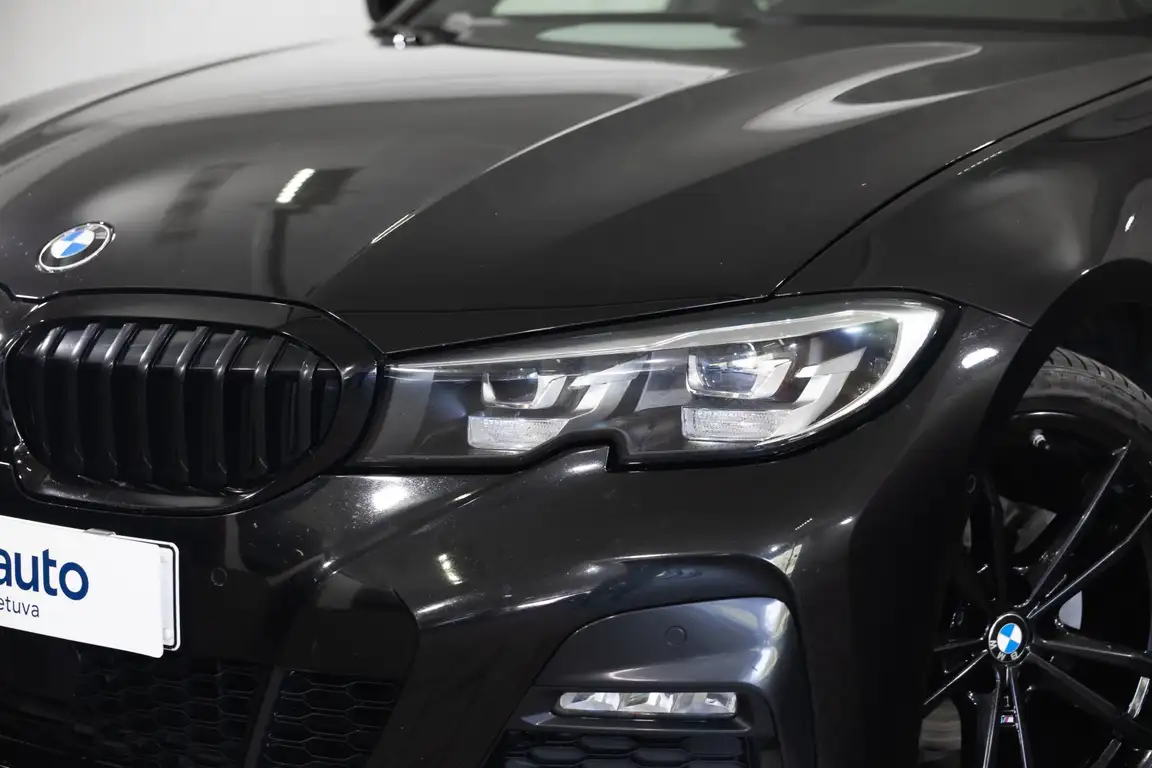 BMW 3 SERIES