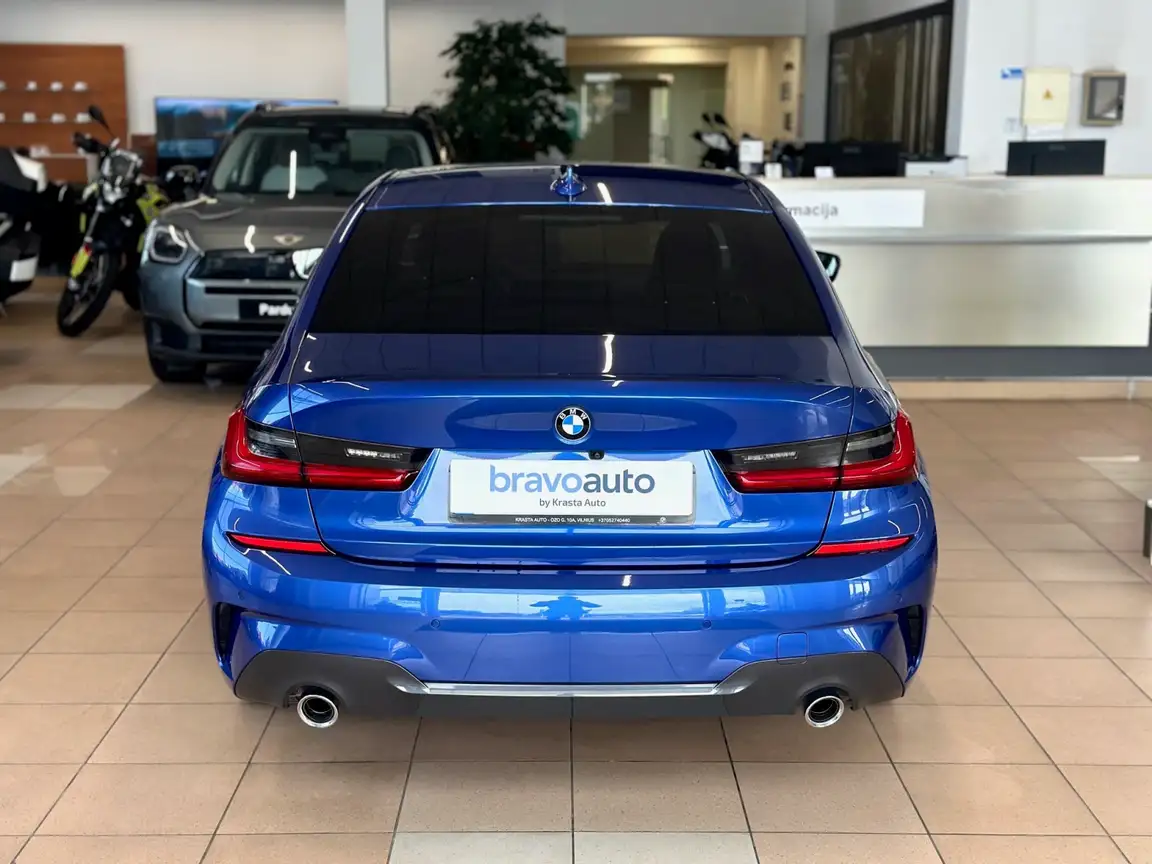 BMW 3 SERIES
