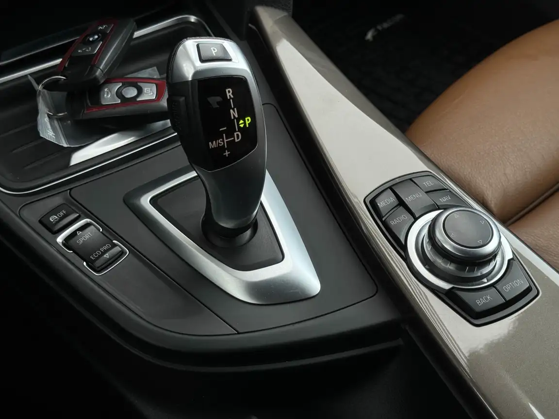 BMW 3 SERIES