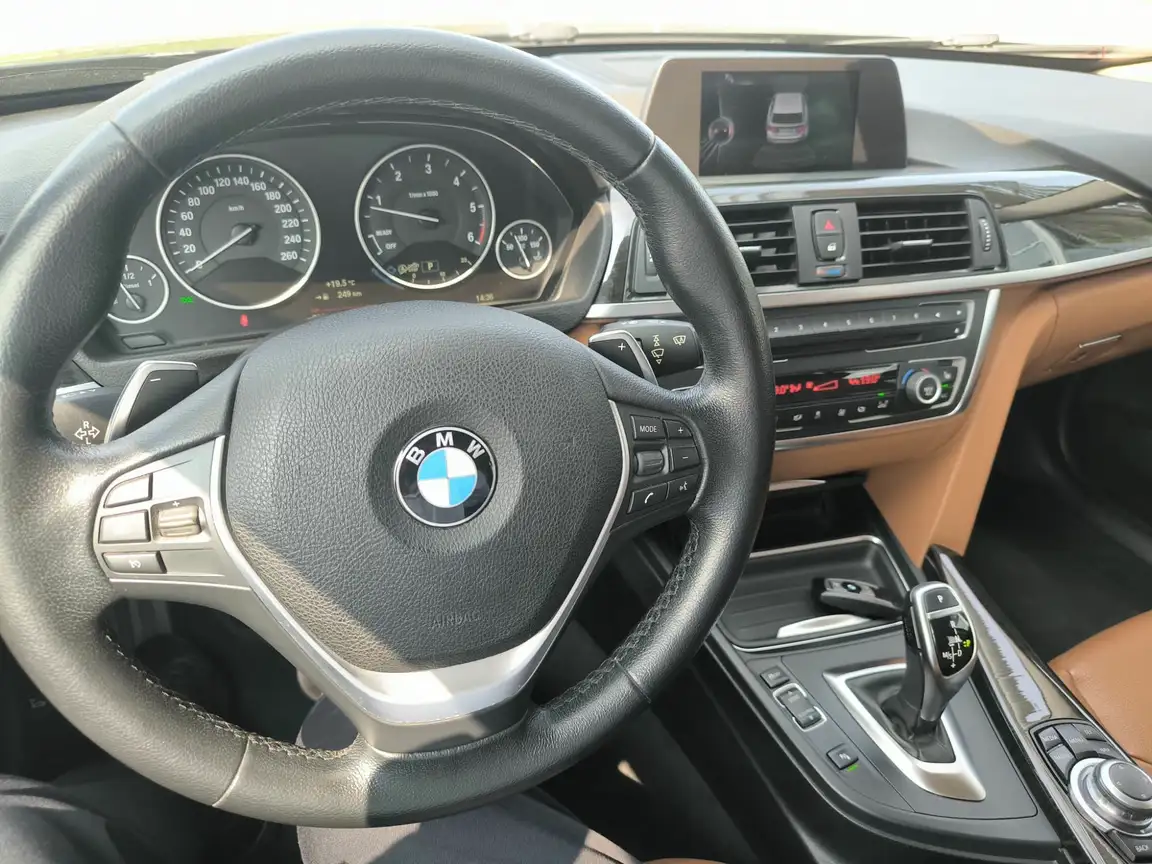 BMW 3 SERIES
