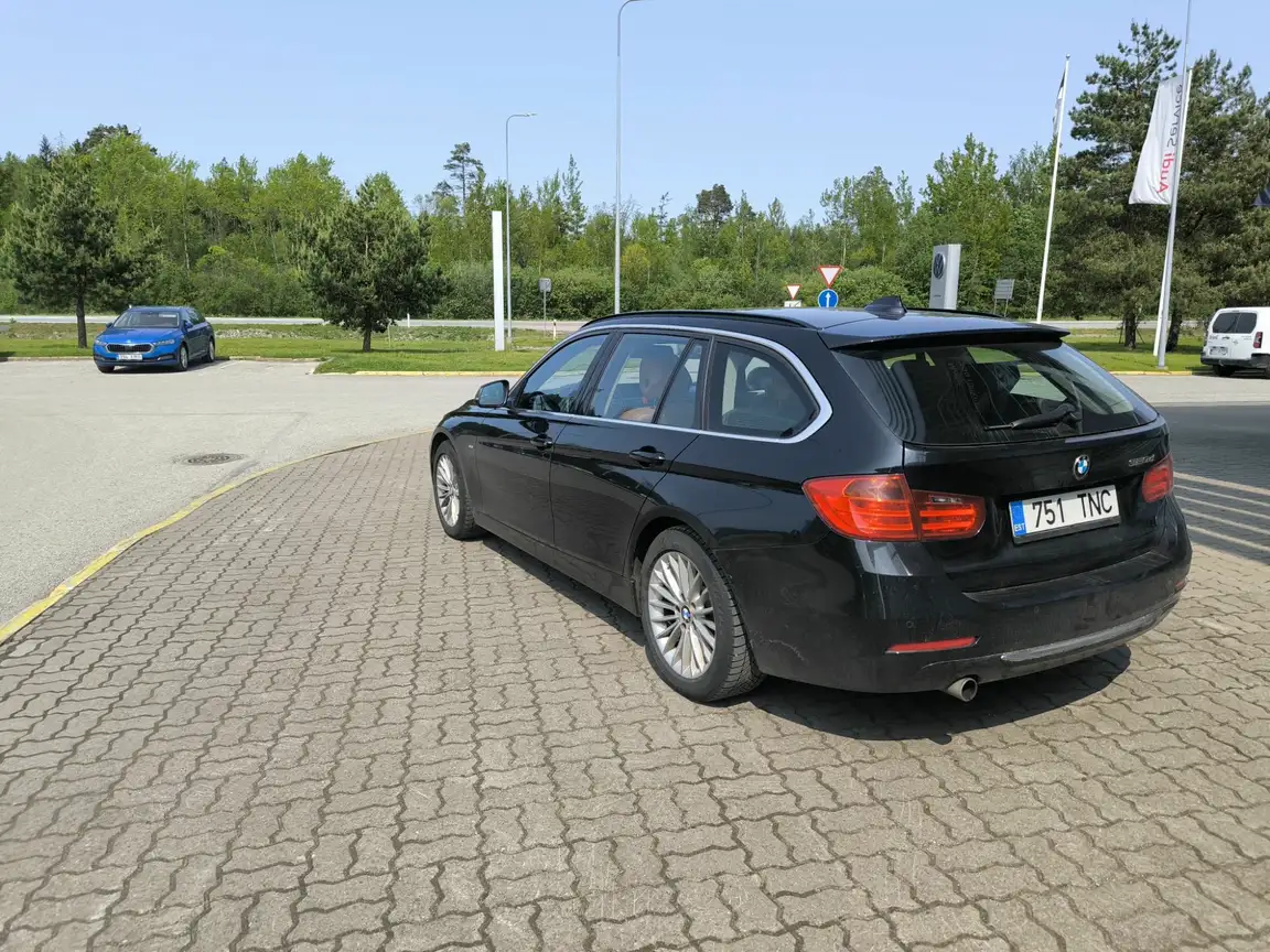 BMW 3 SERIES