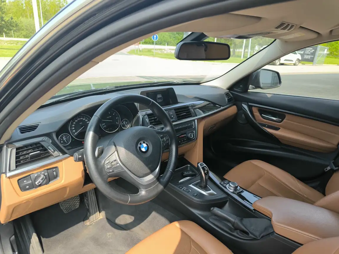 BMW 3 SERIES