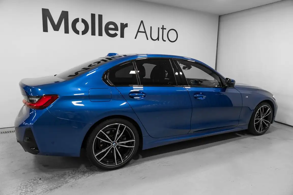 BMW 3 SERIES