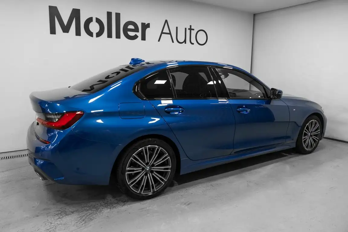 BMW 3 SERIES