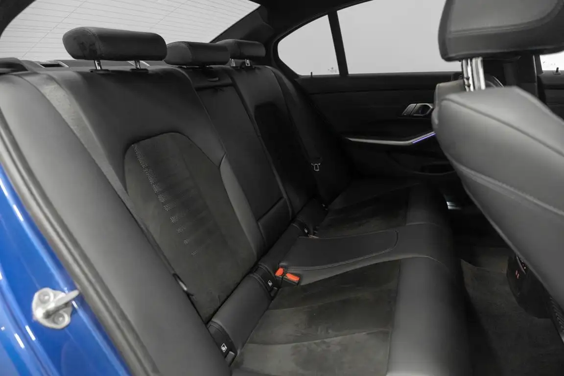 BMW 3 SERIES