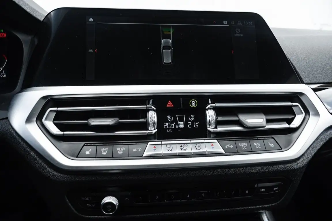 BMW 3 SERIES