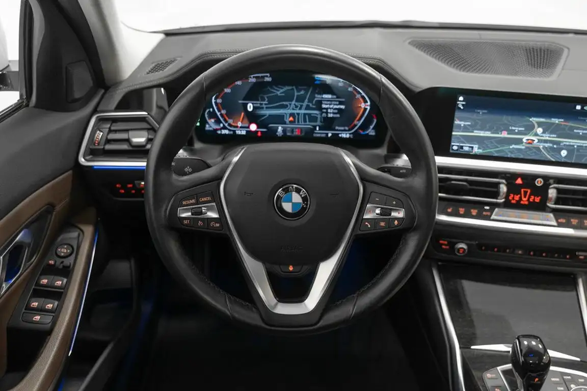BMW 3 SERIES