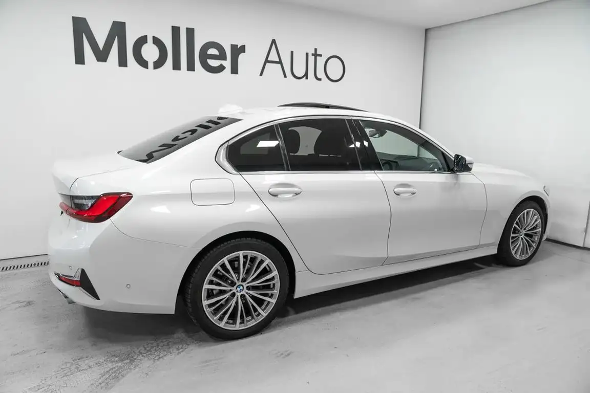 BMW 3 SERIES