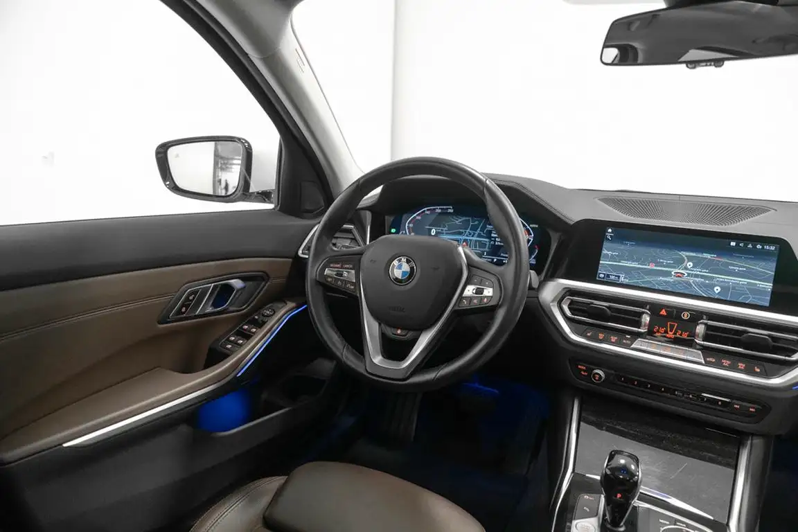 BMW 3 SERIES