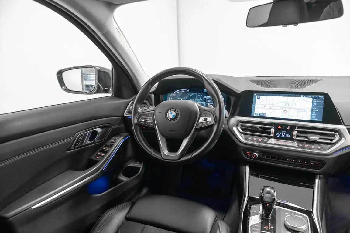 BMW 3 SERIES