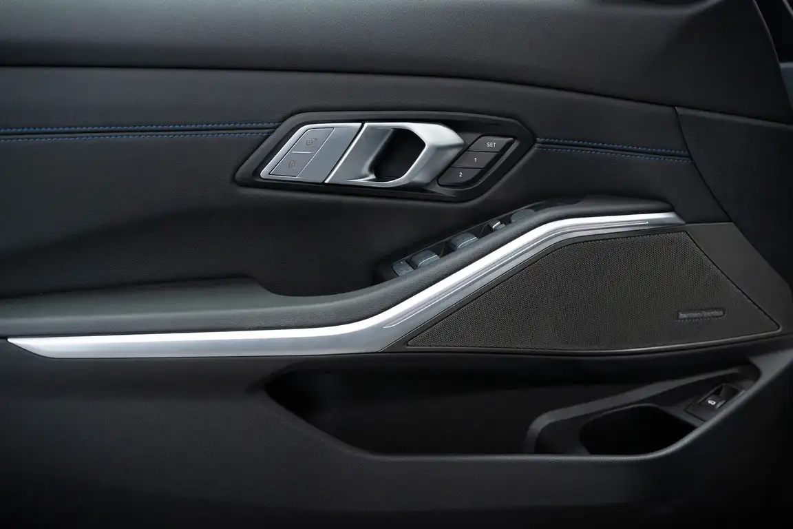 BMW 3 SERIES
