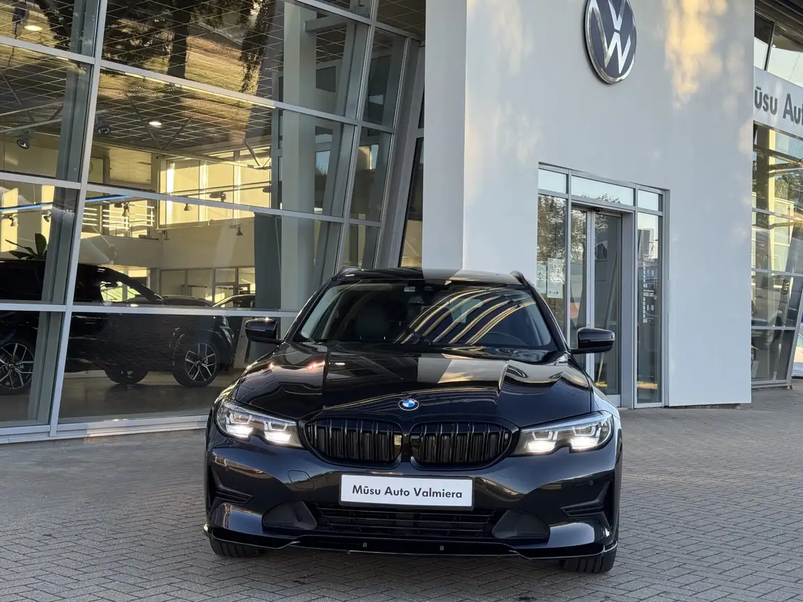 BMW 3 SERIES