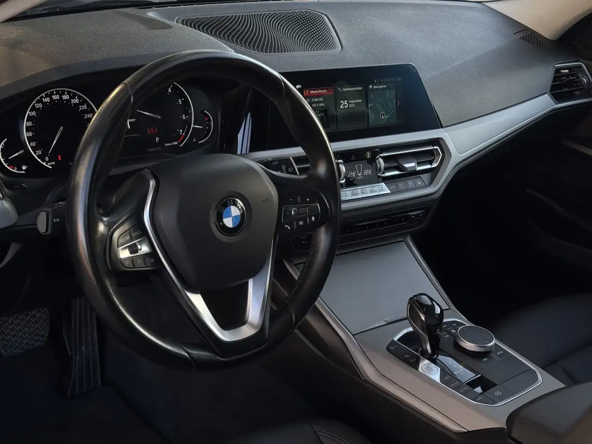 BMW 3 SERIES