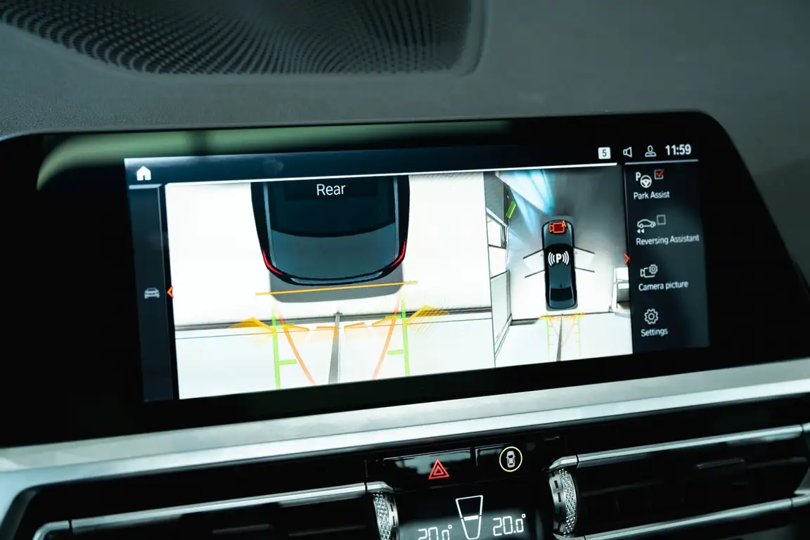 BMW 3 SERIES
