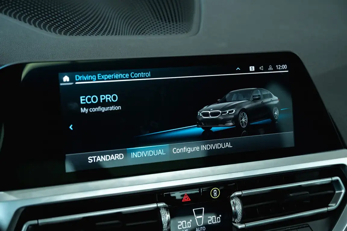 BMW 3 SERIES