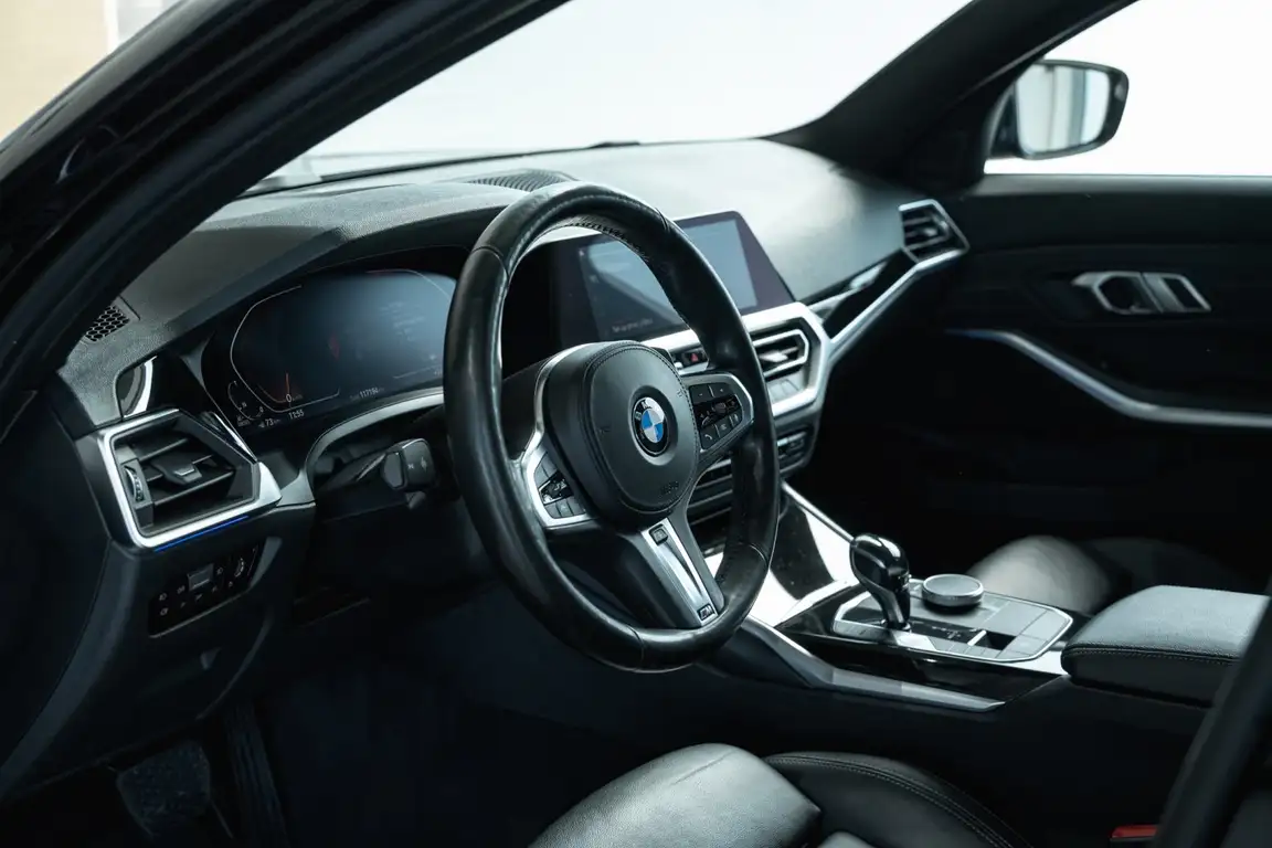 BMW 3 SERIES