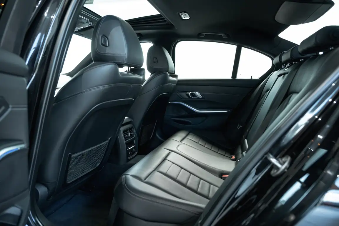 BMW 3 SERIES