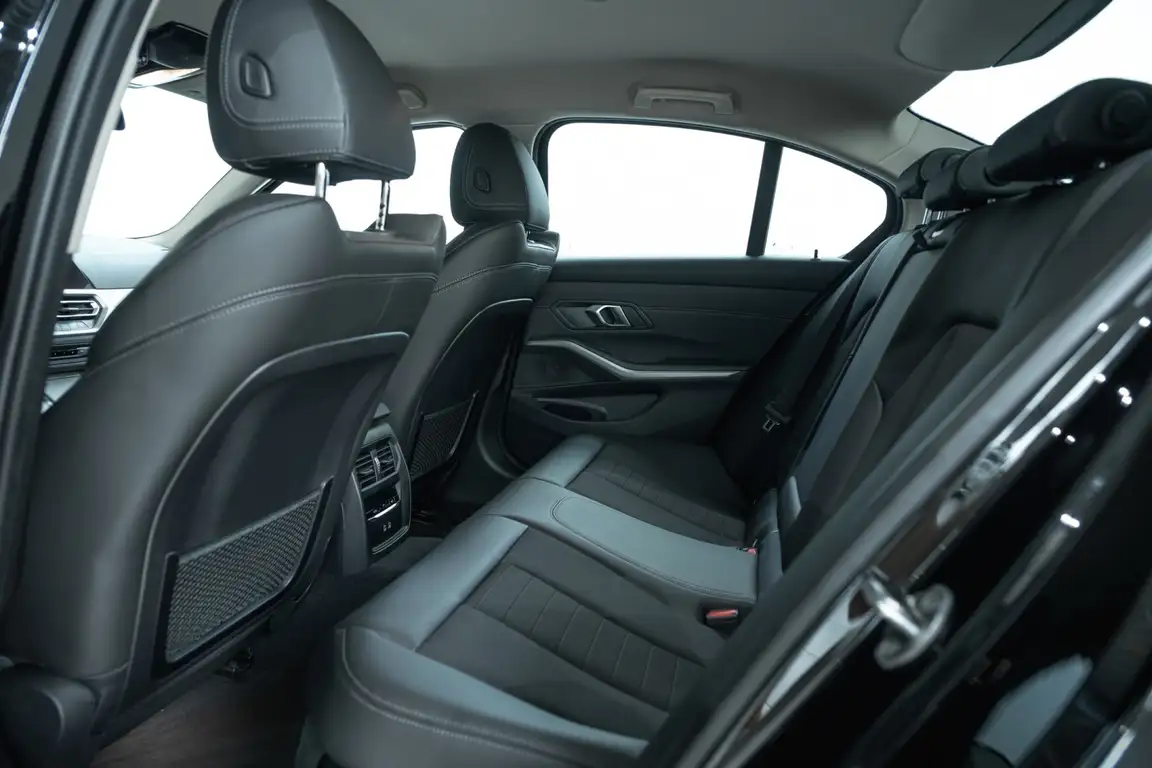 BMW 3 SERIES