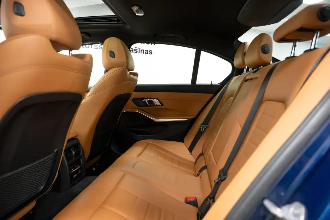 BMW 3 SERIES