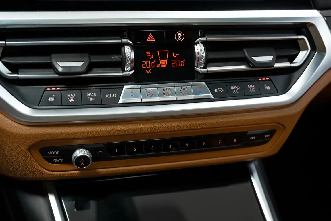 BMW 3 SERIES