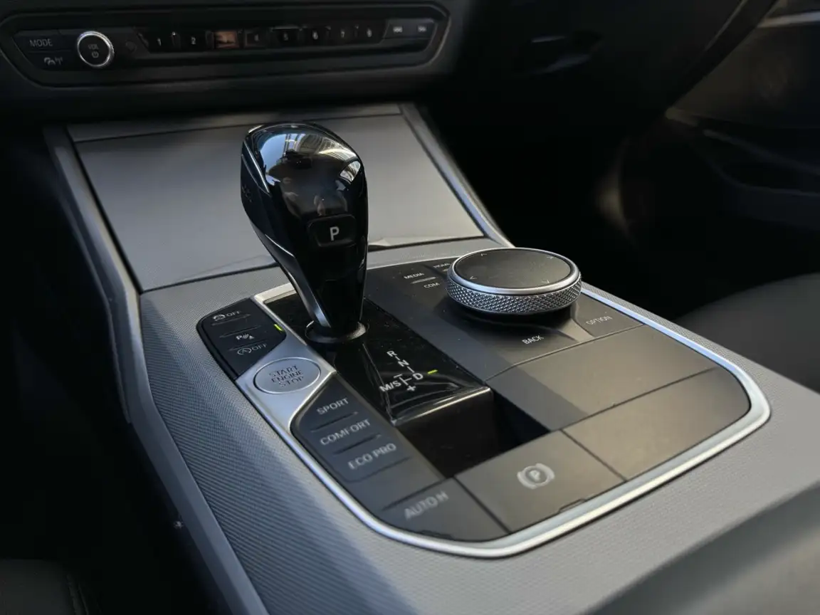 BMW 3 SERIES