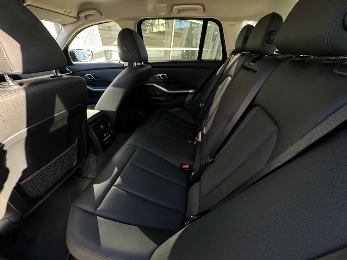 BMW 3 SERIES