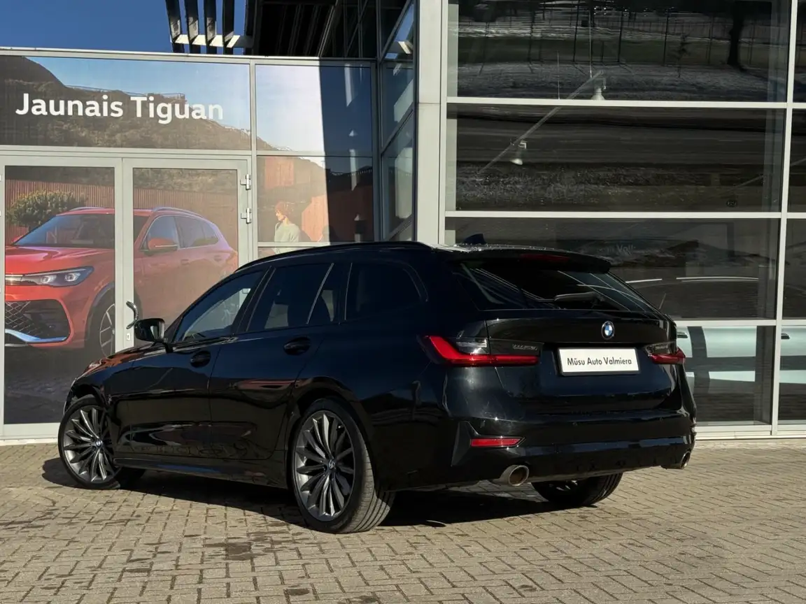 BMW 3 SERIES
