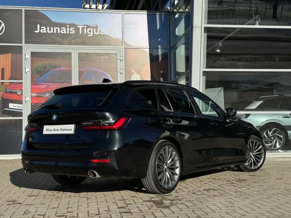 BMW 3 SERIES