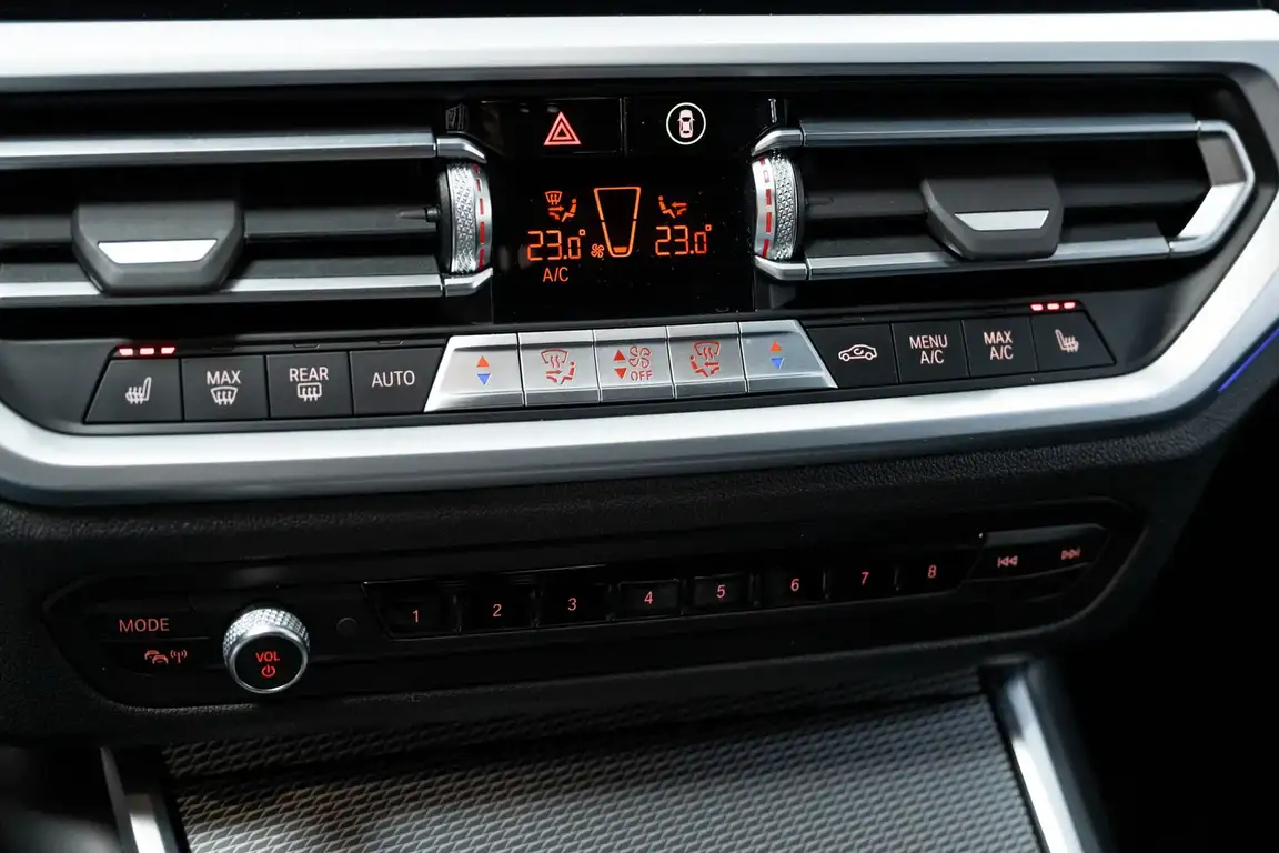 BMW 3 SERIES