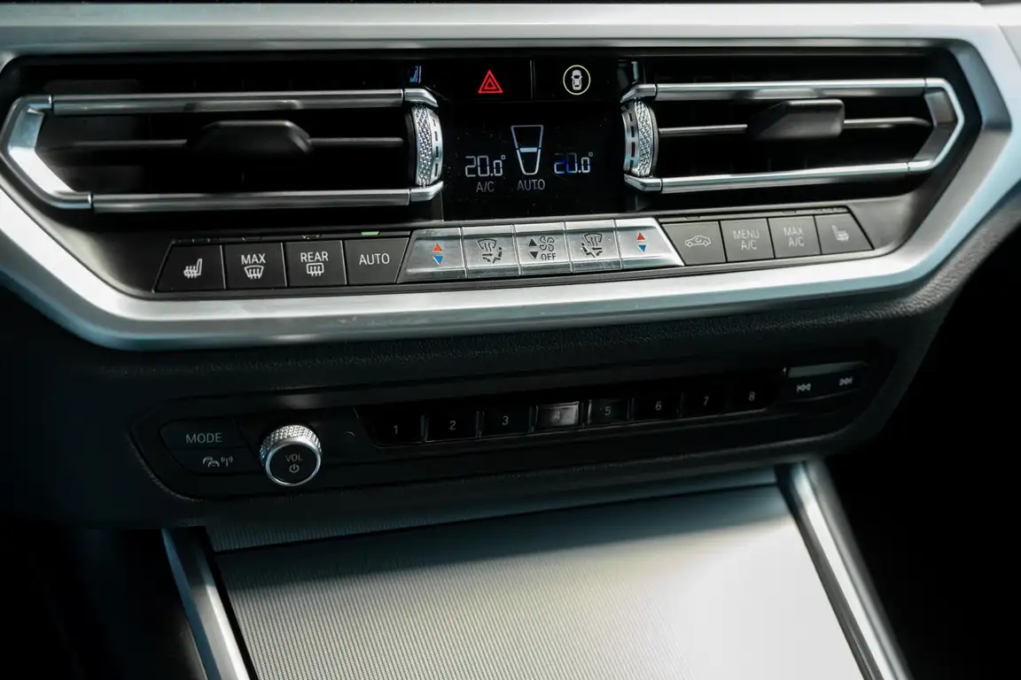 BMW 3 SERIES