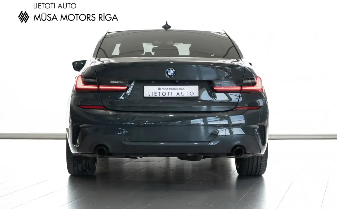 BMW 3 SERIES