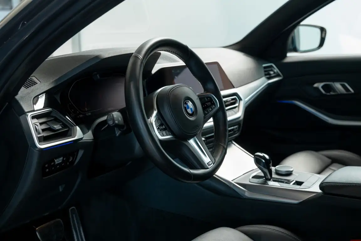 BMW 3 SERIES
