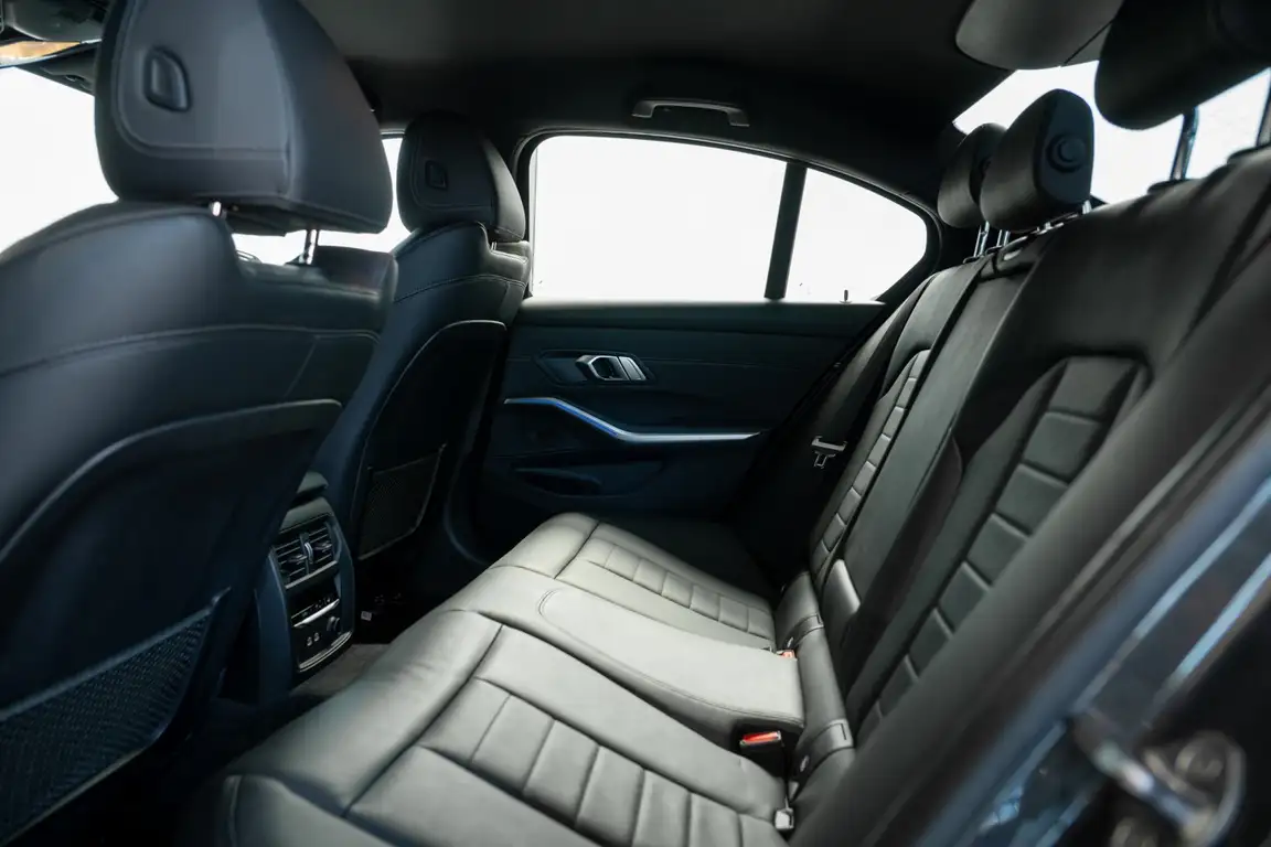 BMW 3 SERIES