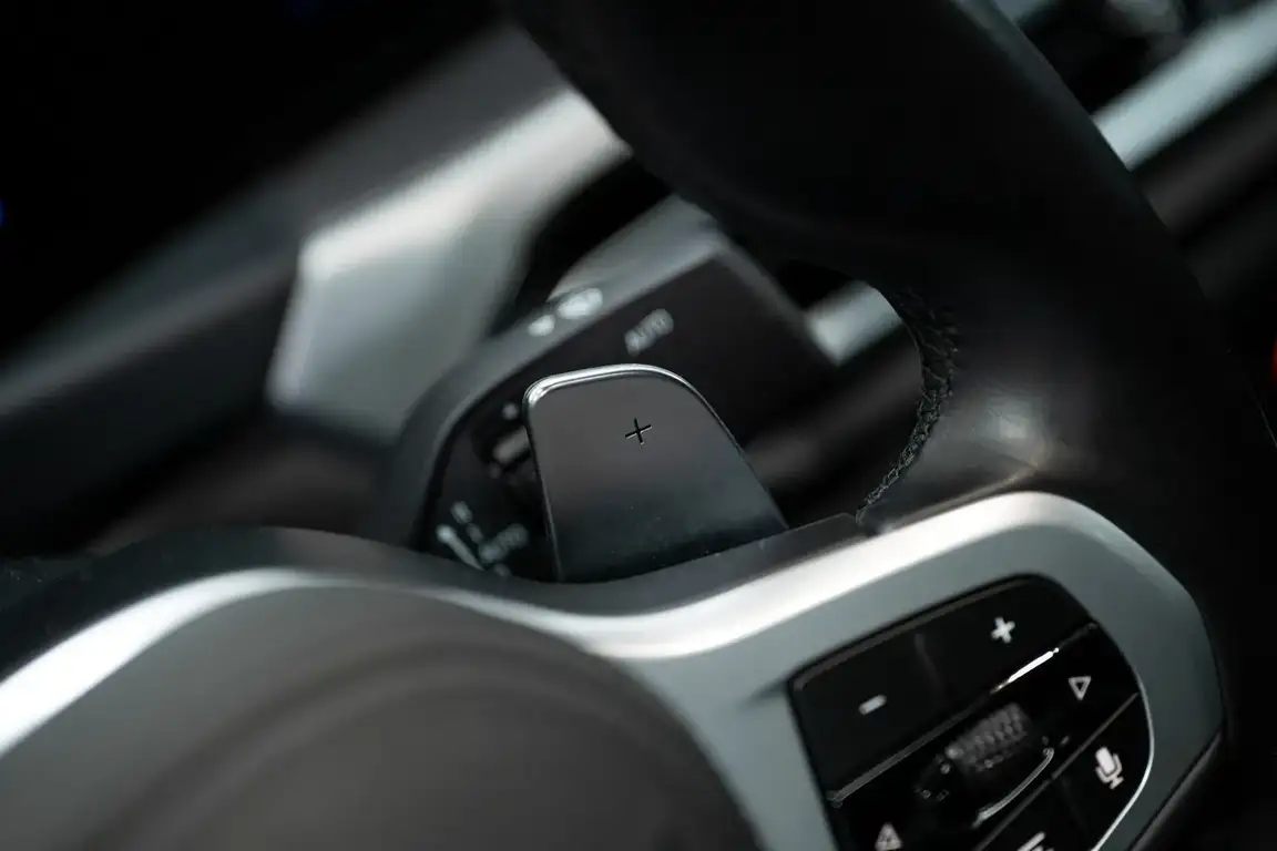 BMW 3 SERIES
