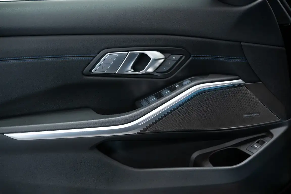BMW 3 SERIES