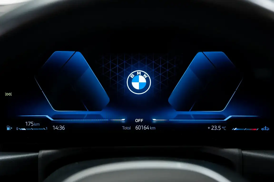 BMW 3 SERIES