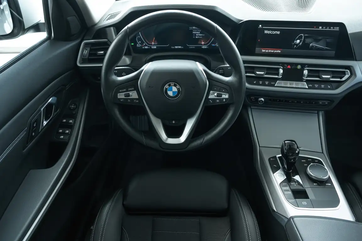 BMW 3 SERIES