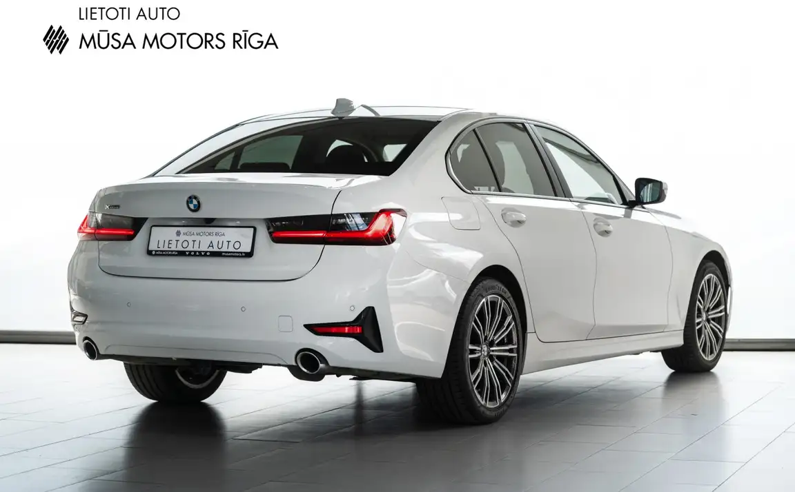 BMW 3 SERIES